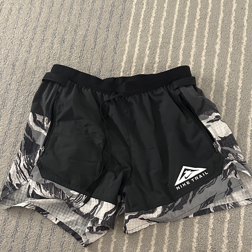 Nike Trail Men's Black and Gray Athletic Shorts